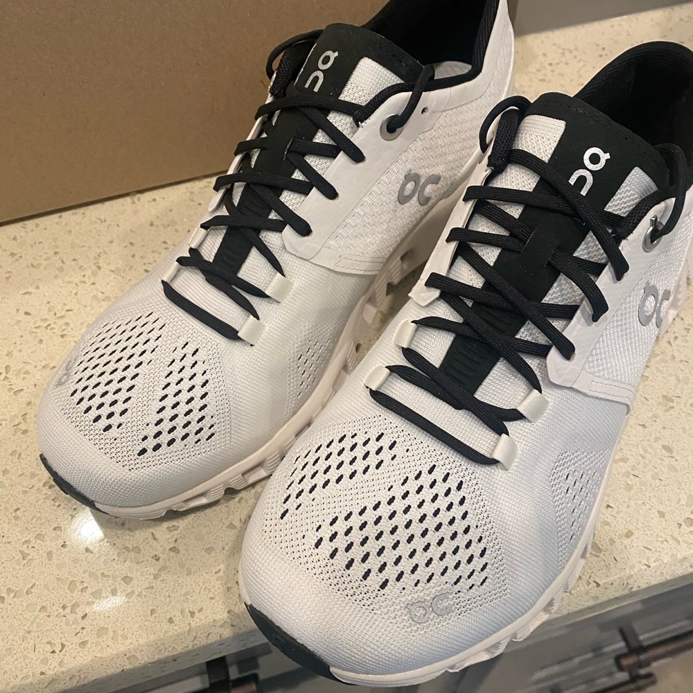 ON CLOUD- Cloud X Size 7 1/2 White/Black Workout Shoes New in Box